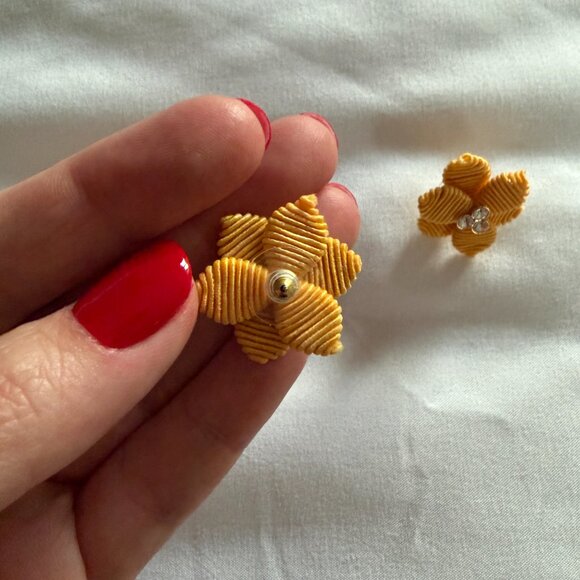 SUGARFIX by BaubleBar Gold Flower Earrings - Picture 3 of 3